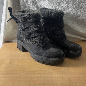 Brand new black Sherpa boots